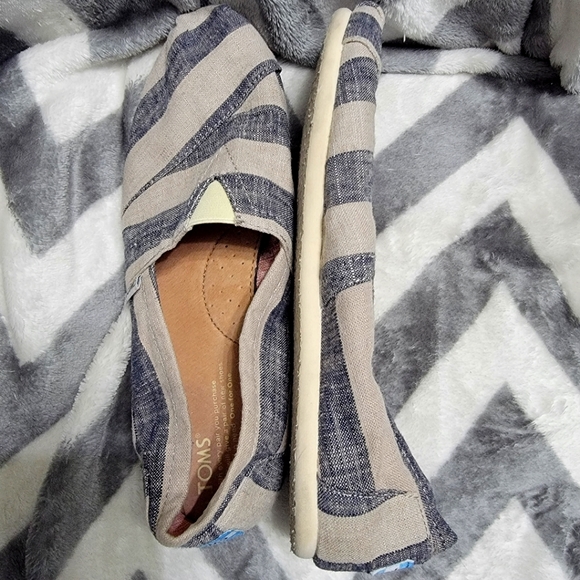 TOMS Navy and Cream Striped Canvas Espadrille Flats Size 9.5
